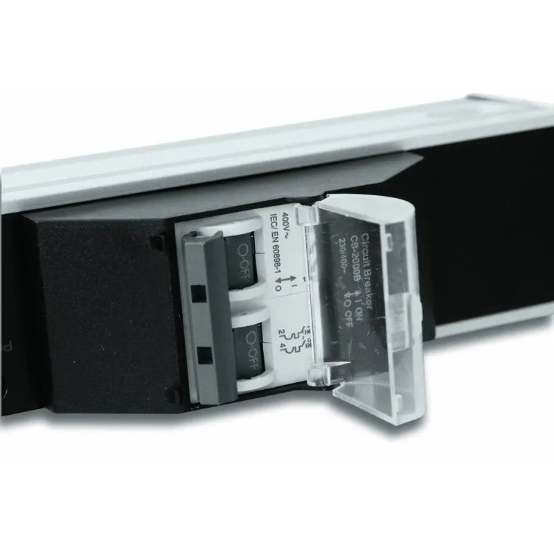 Multipresa 6 posti da rack 19'' con magnetotermico 1 HE