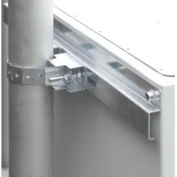 Sistema di fissaggio a palo per rack IP65