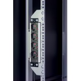 Staffe per montaggio verticale su montanti rack nero