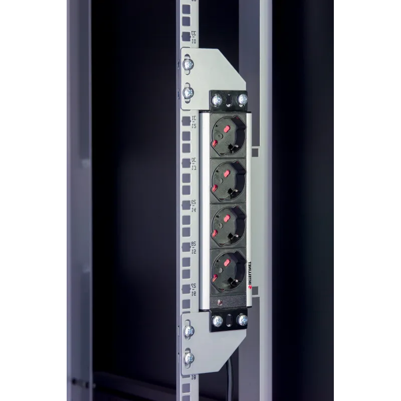 Staffe per montaggio verticale su montanti rack