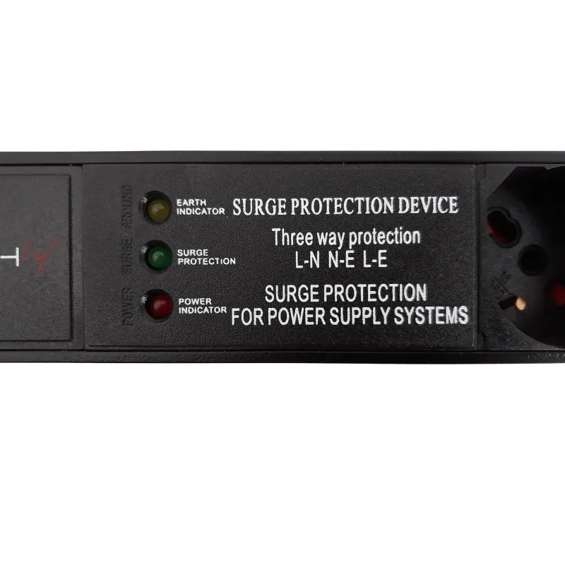 Multipresa 7 Posti da Rack 19'' con Filtro di Protezione 3 LED Spina Italiana 1U