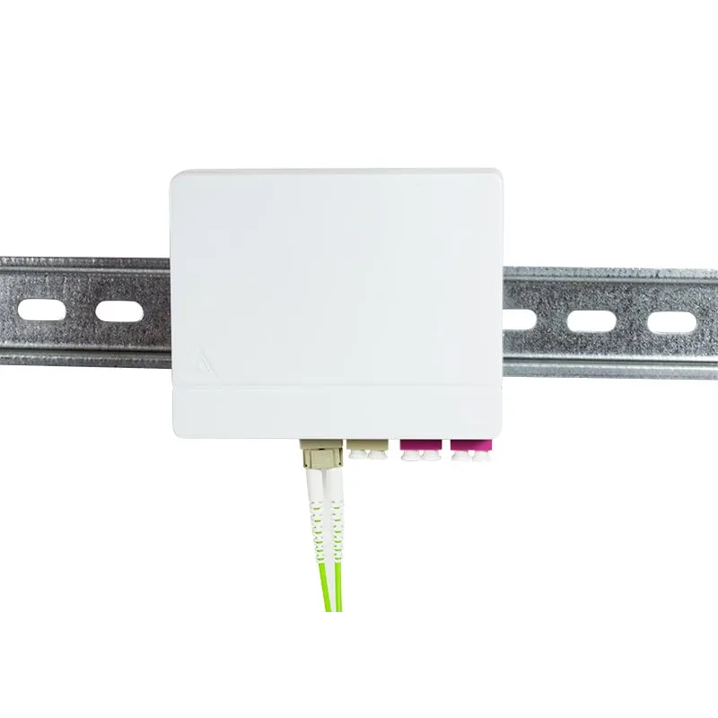 Scatola di connessione indoor FTTH per 4 fibre, 4 adattatori, IP20