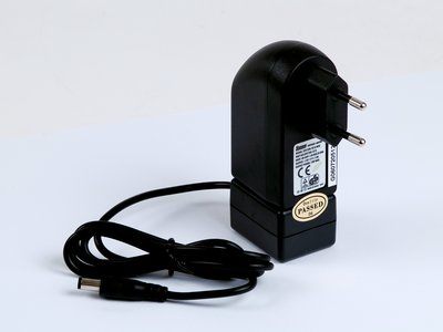 Caricabatterie 3M PELTOR, 230 V, FR03EU Caricabatterie 3M PELTOR, 230 V, FR03EU